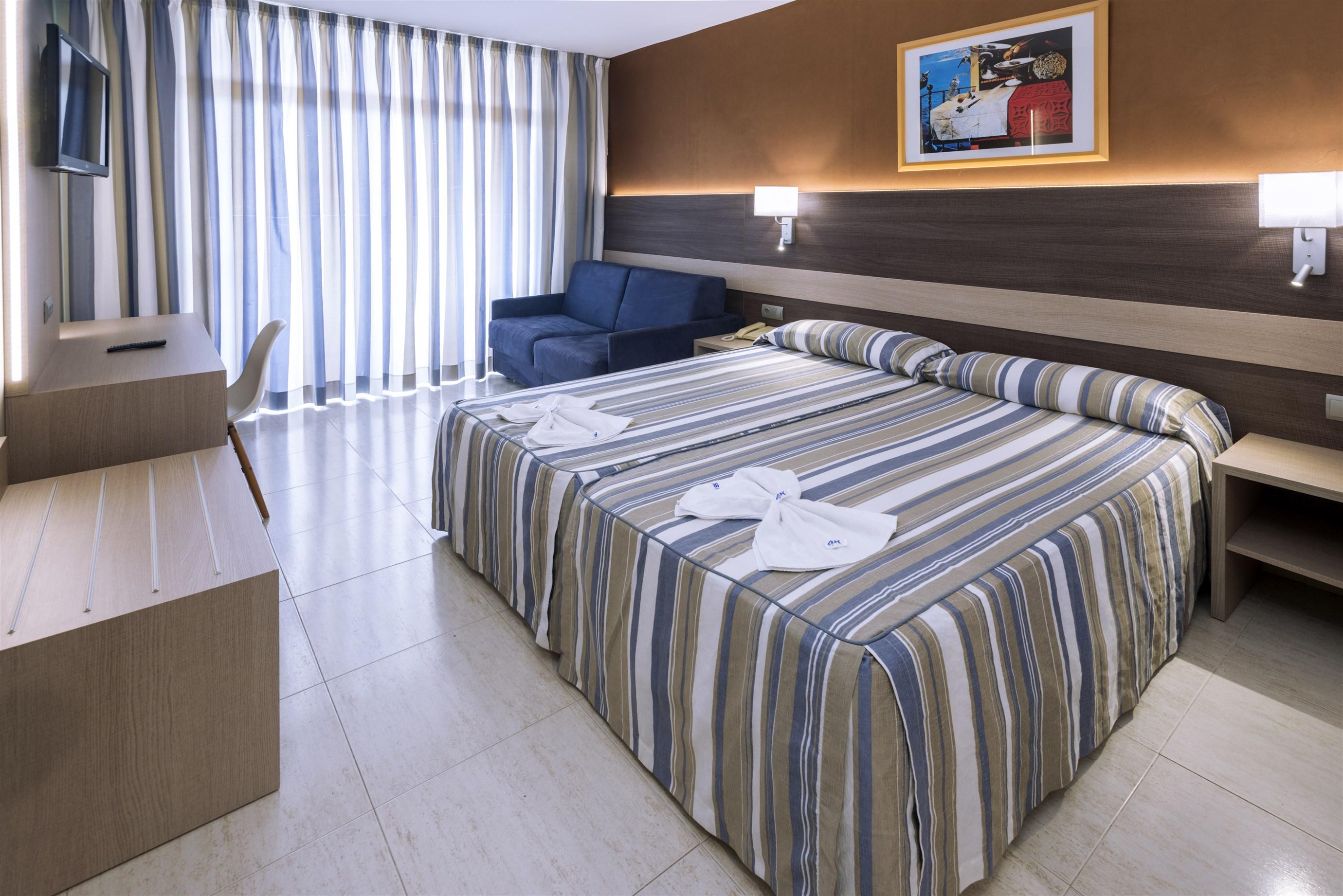 4R Gran Regina Hotel Салоу Екстериор снимка
